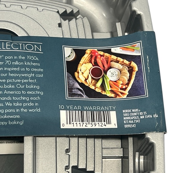 NWT Nordic Ware Stadium Bundt Pan - Picture 9 of 12